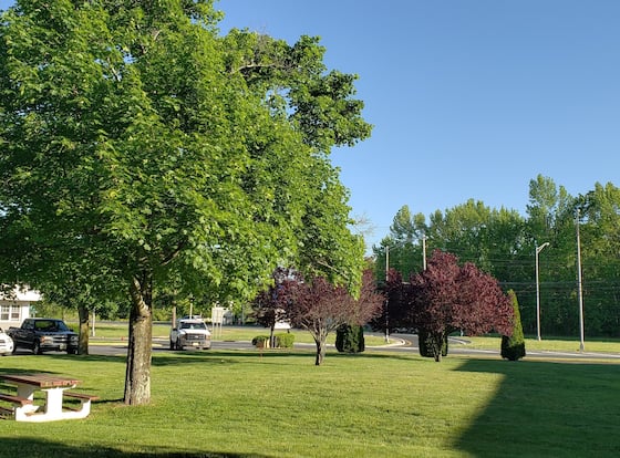 Motel 6 Tinton Falls, NJ – Neptune is a family friendly hotel in Neptune City, New Jersey (NJ)