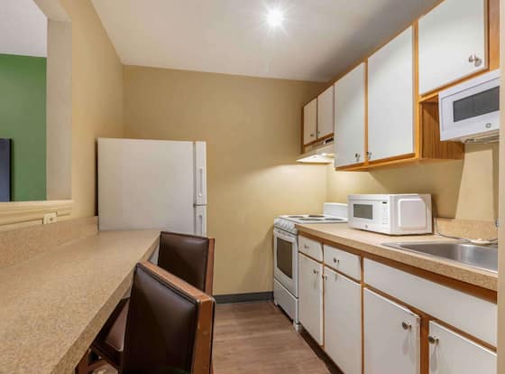 Extended Stay America Select Suites Charlotte Tyvola Rd Exec is a family friendly hotel in Charlotte, North Carolina (NC)