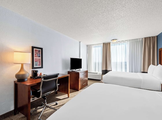 Comfort Inn & Suites Omaha Central is a family friendly hotel in Omaha, Nebraska (NE)