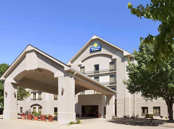 Days Inn & Suites by Wyndham Cedar Rapids is a family friendly hotel in Cedar Rapids, Iowa (IA)