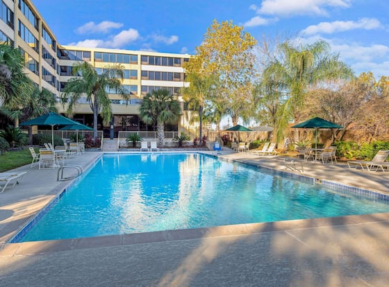 La Quinta Inn & Suites by Wyndham New Orleans Airport is a family friendly hotel in Kenner, Louisiana (LA)