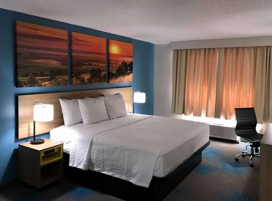 Days Inn by Wyndham Sandusky / Cedar Point is a family friendly hotel in Sandusky, Ohio (OH)