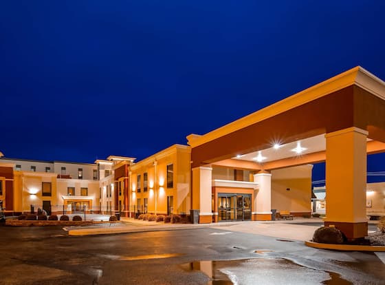 Best Western Plus Parkway Hotel is a family friendly hotel in Alton, Illinois (IL)