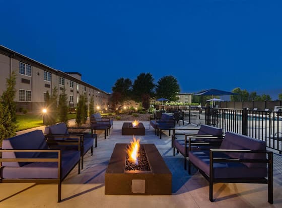 La Quinta Inn & Suites by Wyndham Joplin is a family friendly hotel in Joplin, Missouri (MO)