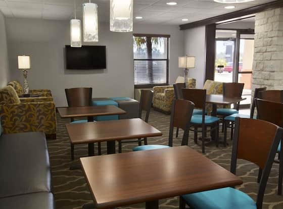 Hotel Kinder Express Near Coushatta Resort is a family friendly hotel in Kinder, Louisiana (LA)