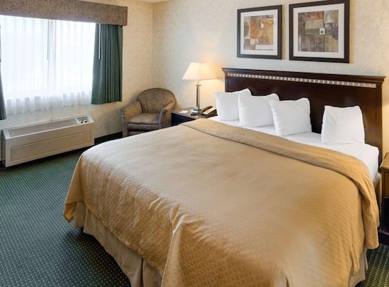 Quality Inn near Northtown Mall & National Sports Center is a family friendly hotel in Coon Rapids, Minnesota (MN)