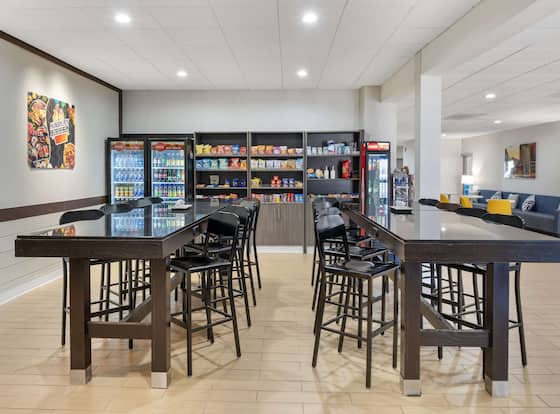 Comfort Inn & Suites Danbury-Bethel is a family friendly hotel in Danbury, Connecticut (CT)