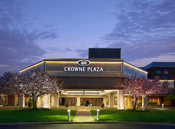 Crowne Plaza Providence-Warwick Airport by IHG is a family friendly hotel in Warwick, Rhode Island (RI)