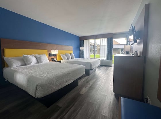 Days Inn & Suites by Wyndham Jennings is a family friendly hotel in Jennings, Louisiana (LA)