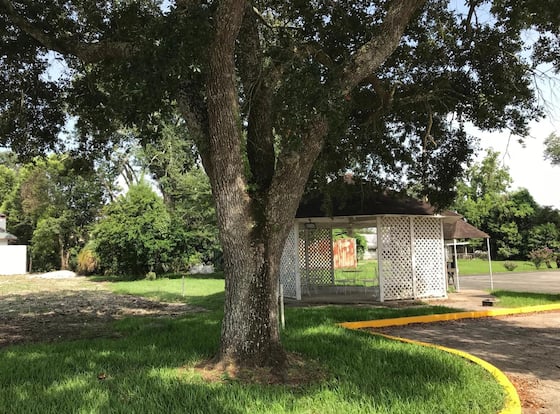 Carmel Inn & Suites is a family friendly hotel in Thibodaux, Louisiana (LA)