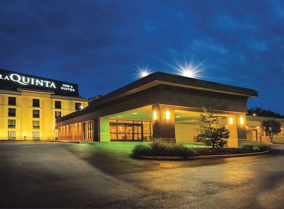 La Quinta Inn & Suites by Wyndham Baltimore S. Glen Burnie is a family friendly hotel in Glen Burnie, Maryland (MD)