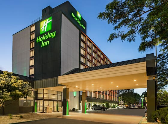Holiday Inn Boston - Cambridge Area by IHG is a family friendly hotel in Somerville, Massachusetts (MA)