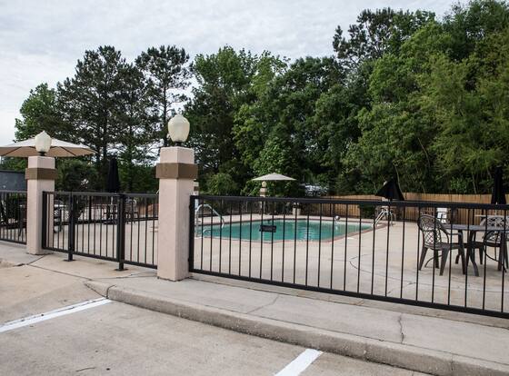 Mockingbird Inn & Suites is a family friendly hotel in Monroeville, Alabama (AL)