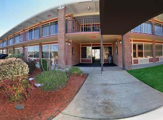 Days Inn by Wyndham Benton is a family friendly hotel in Benton, Arkansas (AR)