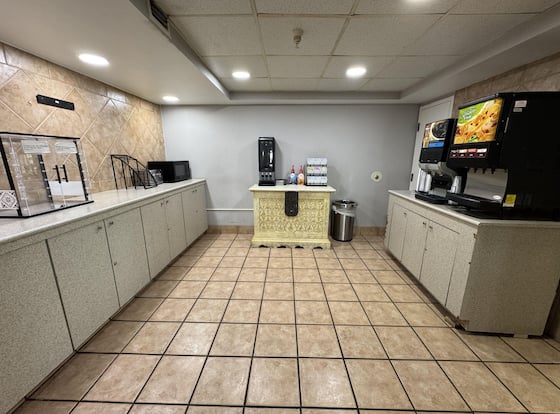 Super 8 by Wyndham Savannah is a family friendly hotel in Savannah, Georgia (GA)