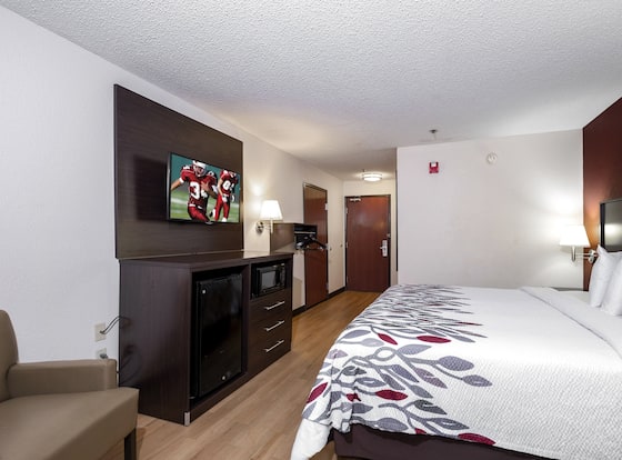 Red Roof Inn Knoxville Central - Papermill Road is a family friendly hotel in Knoxville, Tennessee (TN)