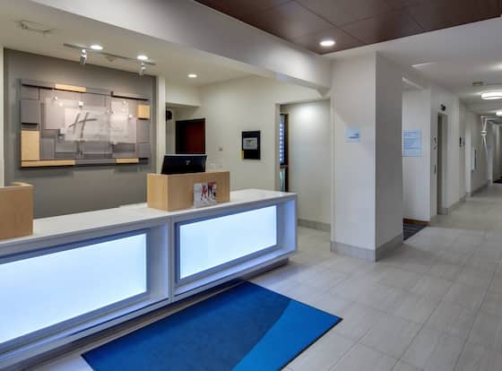 Holiday Inn Express & Suites Detroit - Farmington Hills by IHG is a family friendly hotel in Northville, Michigan (MI)