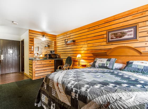 Rodeway Inn & Suites Madison East is a family friendly hotel in Madison, Wisconsin (WI)
