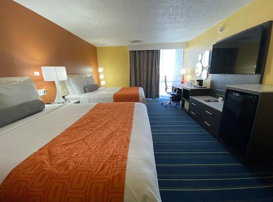 Howard Johnson by Wyndham Clifton NJ is a family friendly hotel in Clifton, New Jersey (NJ)