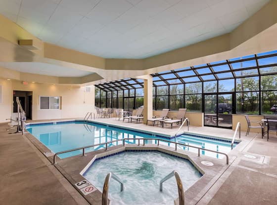 Quality Suites Milwaukee Airport is a family friendly hotel in Milwaukee, Wisconsin (WI)