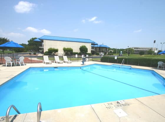 Econo Lodge is a family friendly hotel in Fayetteville, North Carolina (NC)