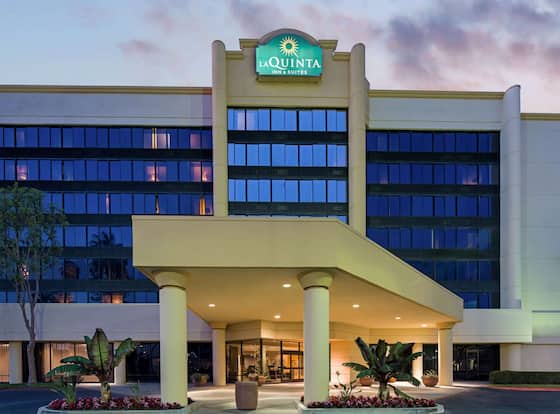 La Quinta Inn & Suites by Wyndham Buena Park is a family friendly hotel in La Palma, California (CA)