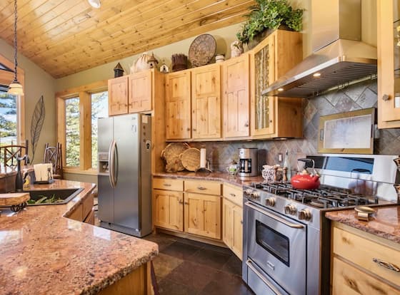 Aspen Leaf Luxury Vacation Home At Windcliff 5 Bedroom Home by RedAwning is a family friendly hotel in Estes Park, Colorado (CO)