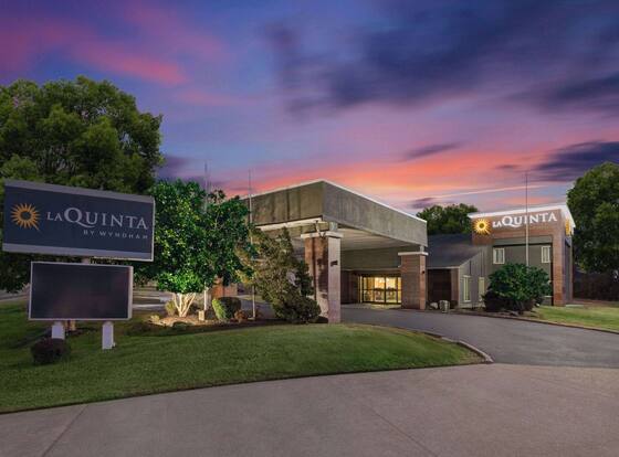 La Quinta Inn by Wyndham El Dorado is a family friendly hotel in El Dorado, Arkansas (AR)