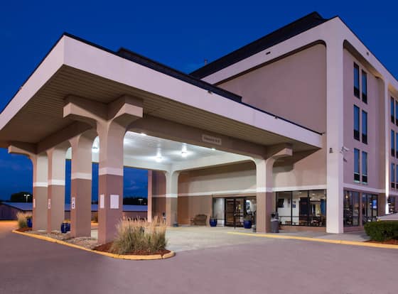 New Victorian Inn & Suites is a family friendly hotel in Omaha, Nebraska (NE)