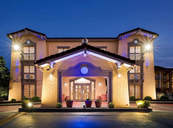 Days Inn by Wyndham Birmingham/West is a family friendly hotel in Birmingham, Alabama (AL)