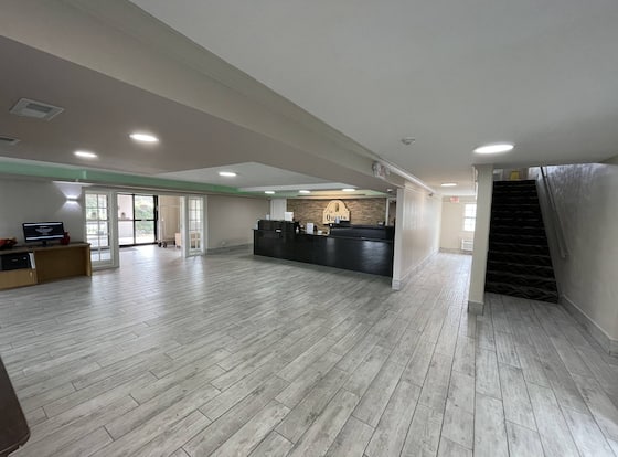 La Quinta Inn by Wyndham Indianapolis Airport Lynhurst is a family friendly hotel in Indianapolis, Indiana (IN)