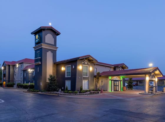 La Quinta Inn by Wyndham Kansas City Lenexa is a family friendly hotel in Lenexa, Kansas (KS)