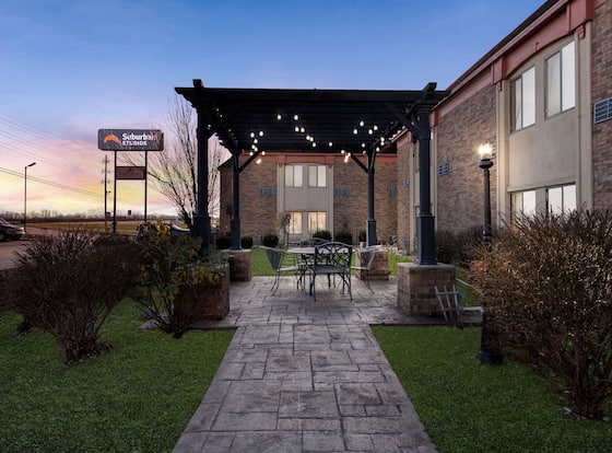 Suburban Studios Kansas City Airport North is a family friendly hotel in Platte City, Missouri (MO)
