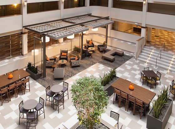 Embassy Suites by Hilton Bloomington/Minneapolis is a family friendly hotel in Bloomington, Minnesota (MN)