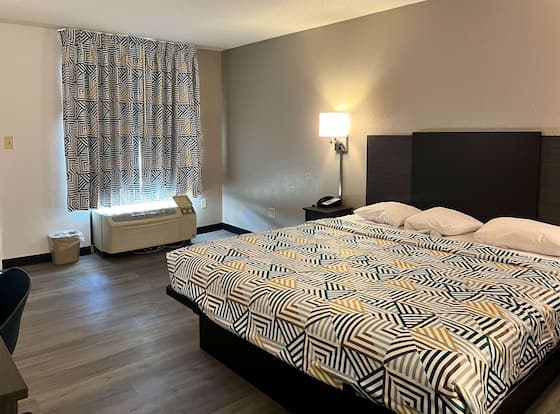 Motel 6 Montgomery, AL - Eastern Blvd. is a family friendly hotel in Montgomery, Alabama (AL)