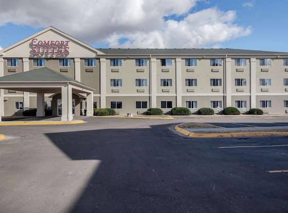 Comfort Suites Lincoln North is a family friendly hotel in Lincoln, Nebraska (NE)