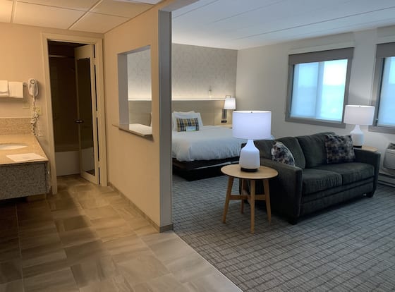 Days Inn & Suites by Wyndham Duluth by the Mall is a family friendly hotel in Duluth, Minnesota (MN)