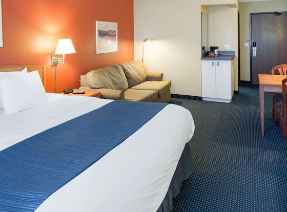 Quality Inn is a family friendly hotel in Lakeville, Minnesota (MN)