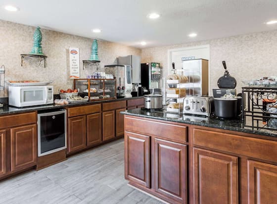 Baymont by Wyndham Greensboro/Coliseum is a family friendly hotel in Greensboro, North Carolina (NC)