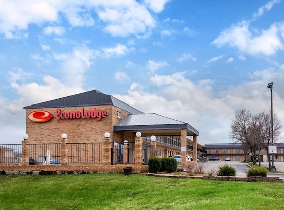 Econo Lodge Belton - Kansas City South is a family friendly hotel in Belton, Missouri (MO)