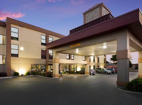 Red Roof Inn & Suites Columbus - West Broad is a family friendly hotel in Columbus, Ohio (OH)