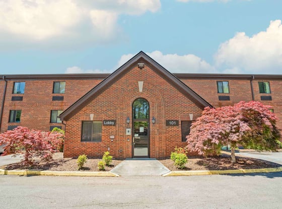 Extended Stay America Select Suites Birmingham Inverness is a family friendly hotel in Birmingham, Alabama (AL)