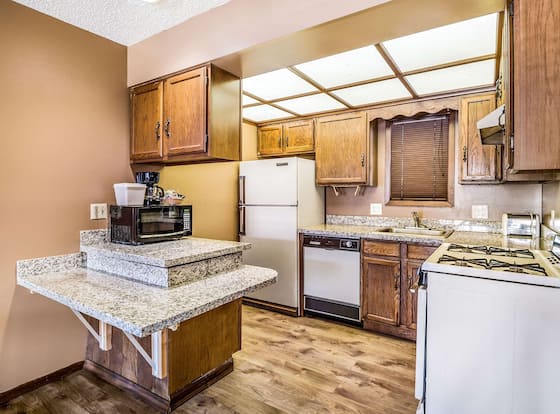Econo Lodge is a family friendly hotel in Oskaloosa, Iowa (IA)