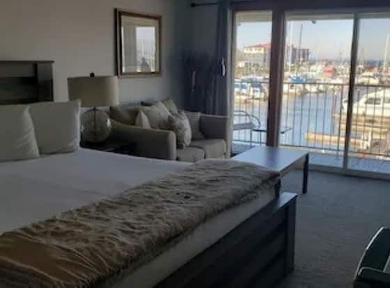 Astoria Riverwalk Inn is a family friendly hotel in Astoria, Oregon (OR)