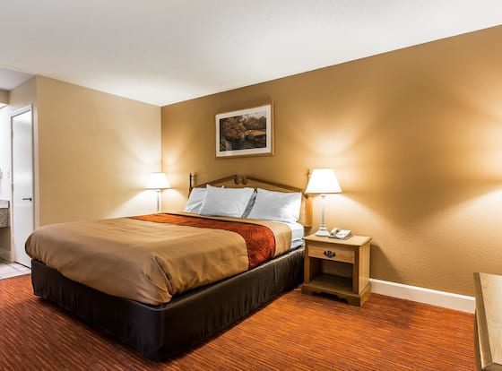 Econo Lodge Inn & Suites is a family friendly hotel in Huntsville, Alabama (AL)
