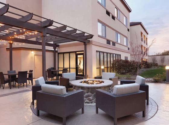 Courtyard by Marriott Charlotte Airport North is a family friendly hotel in Charlotte, North Carolina (NC)