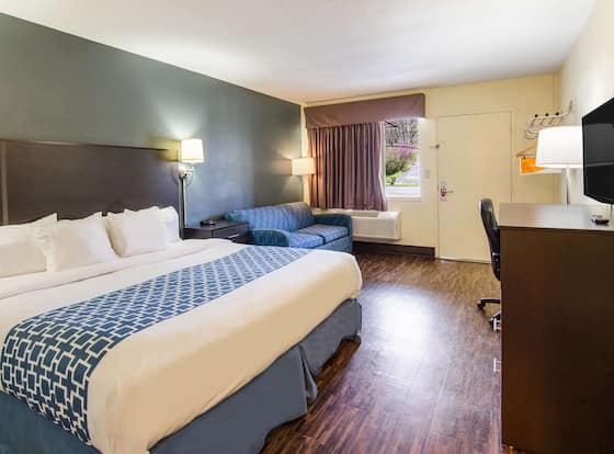 Econo Lodge Near Motor Speedway is a family friendly hotel in Bristol, Virginia (VA)