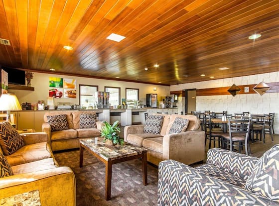 Quality Inn is a family friendly hotel in La Crosse, Wisconsin (WI)