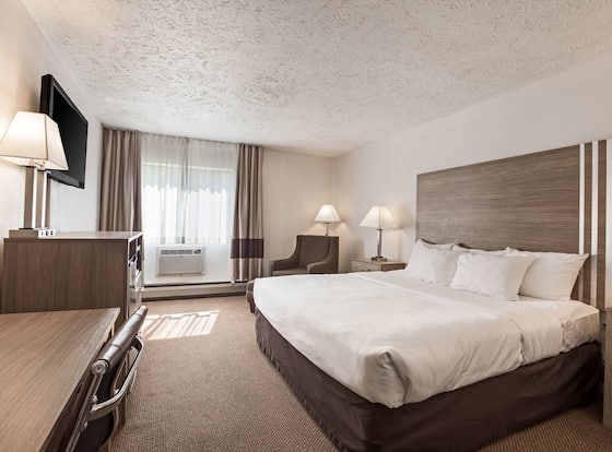 Quality Inn Petoskey-Harbor Springs is a family friendly hotel in Petoskey, Michigan (MI)
