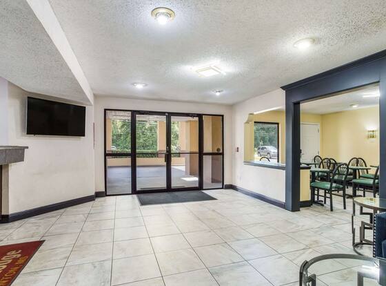 Econo Lodge Clinton is a family friendly hotel in Clinton, Mississippi (MS)